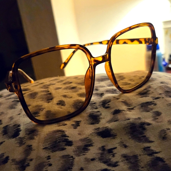 2 pairs Tortoise shell sunglasses 🕶 🌞 - Picture 1 of 2